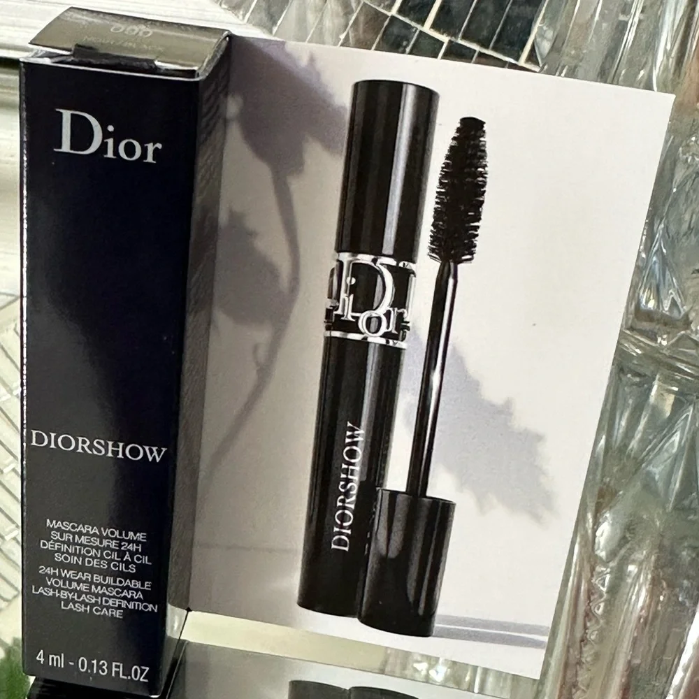 - Dior show mascara mini.